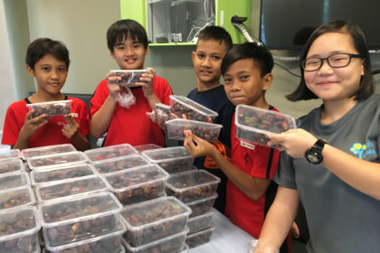 ramadan sweet dates distribution